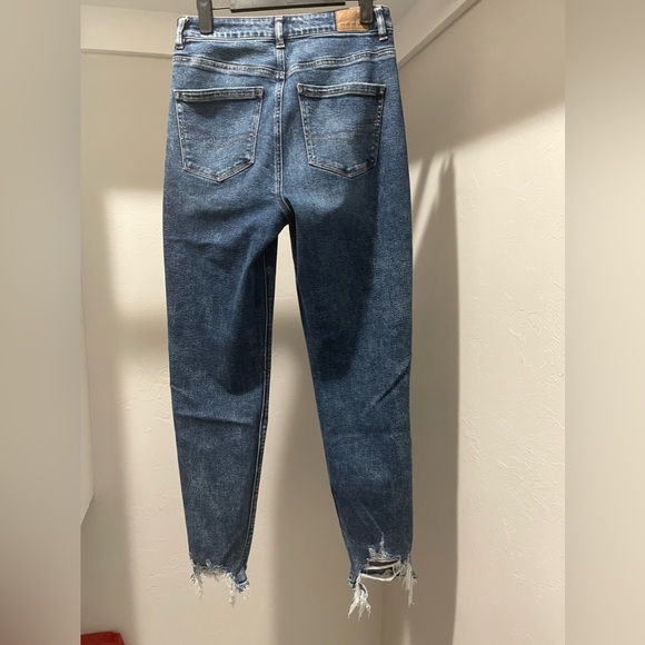 AMERICAN EAGLE HIGHEST RISE, STRETCH, DISTRESSED MOM JEAN - Picture 3 of 5